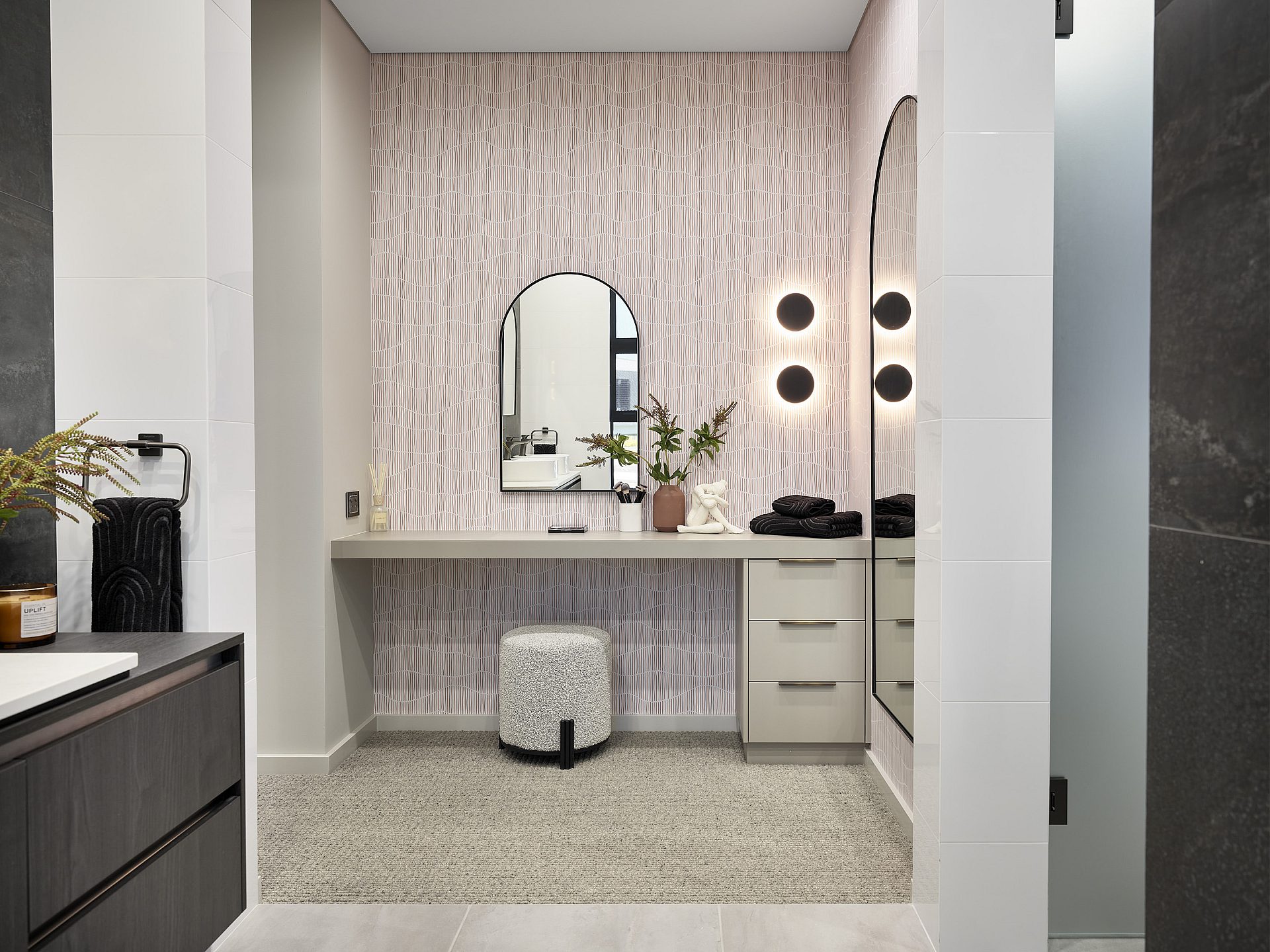 Cambridge Platinum Master Bedroom2